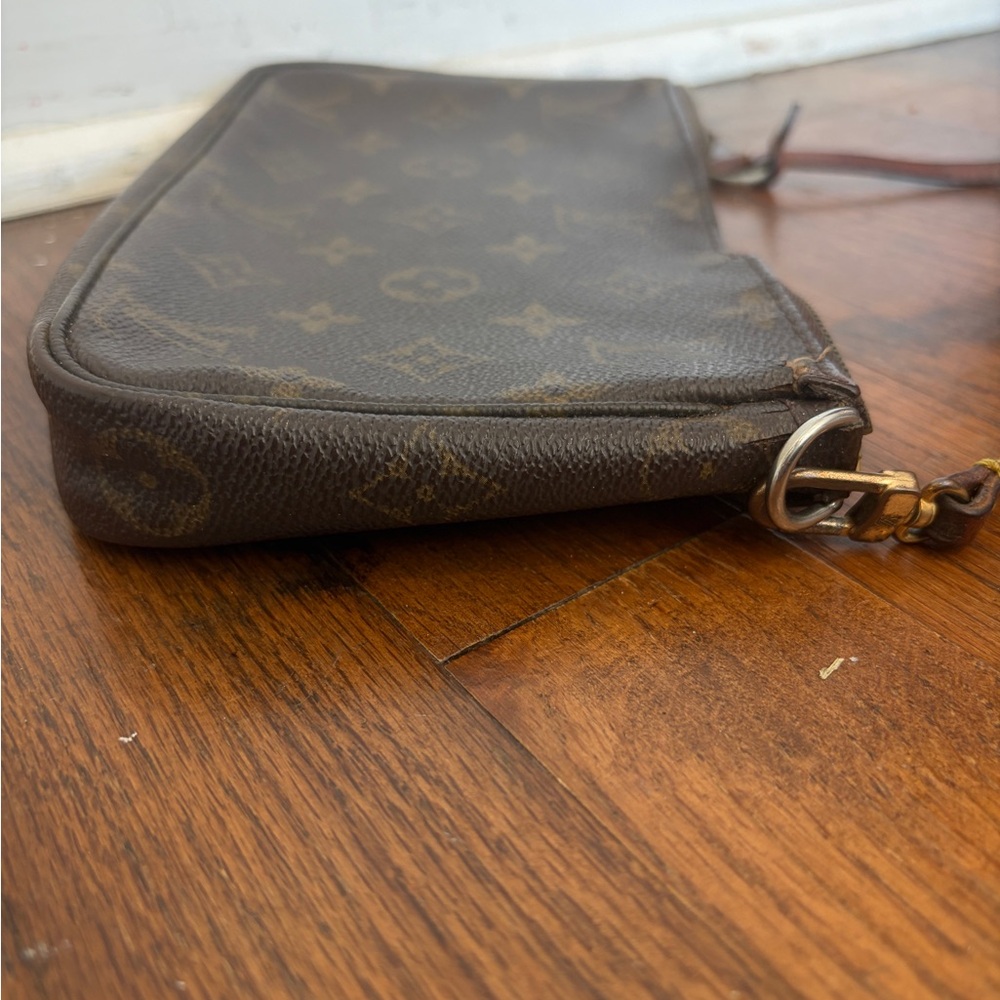 Louis Vuitton Brown Monogram Shoulder Bag - Picture 3 of 9